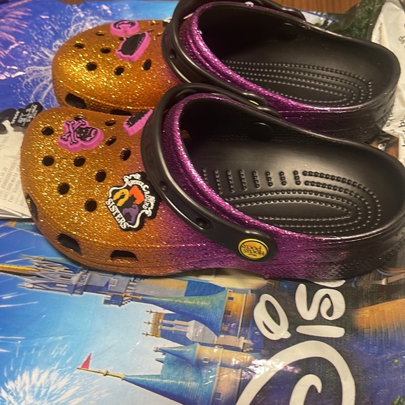 Disney Park Exclusive Hocus Pocus Crocs 2021 never worn nwt perfect condition - Picture 4 of 5